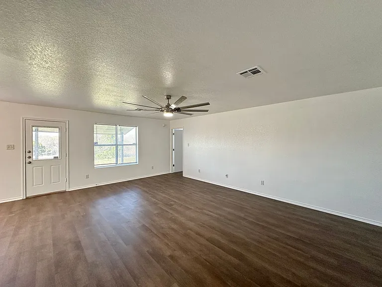 3102 Viewcrest Dr — Photo 5