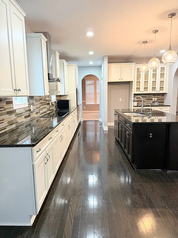4 bed, 4.5 bath, 5000 sqft, $4,395 — Photo 2