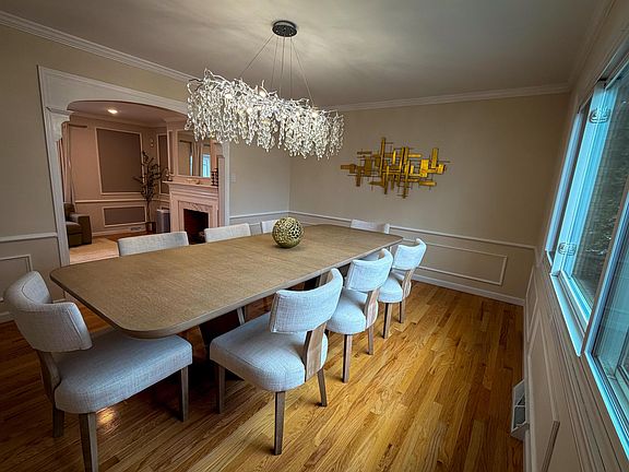 3rd image of 2433 Brookwood Rd