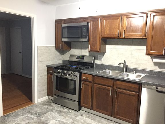 5th image of 718 Meadow Dr