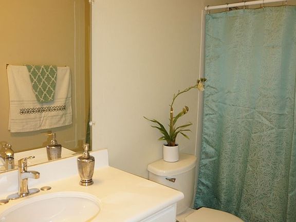 3rd image of 4970 Auburn Dr APT 4