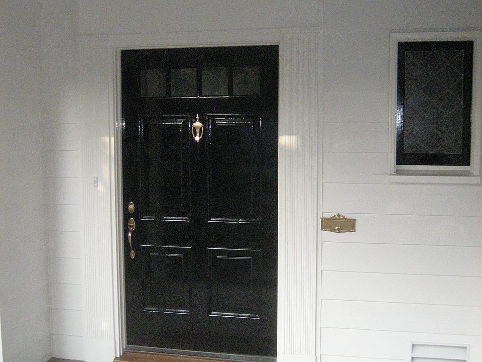 2nd image of 447 Los Altos Ave