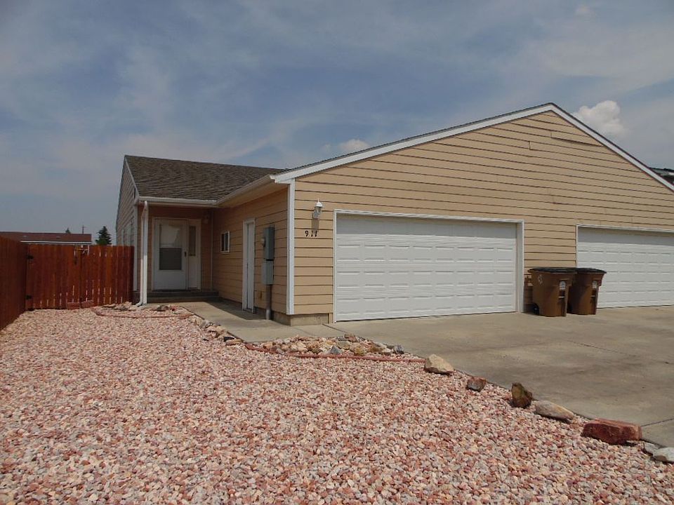 1st image of 911 Boswell Dr