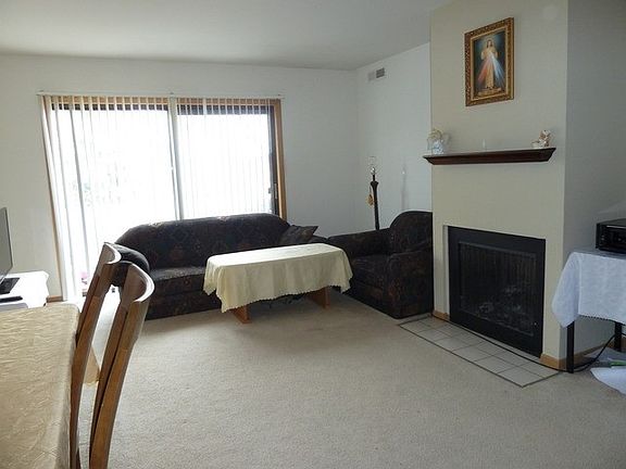 4th image of 3000 Bayside Dr Unit 306