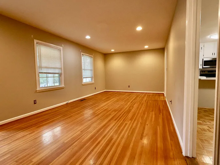 536 Edgecrest Cir — Photo 4