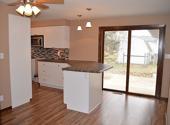 Eat in Kitchen, sliding door