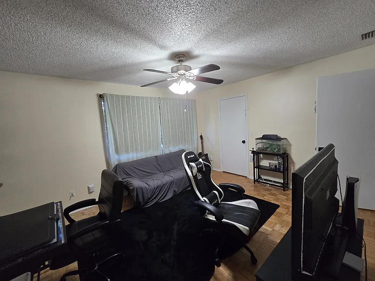 1545 Maxwell Ln — Photo 44