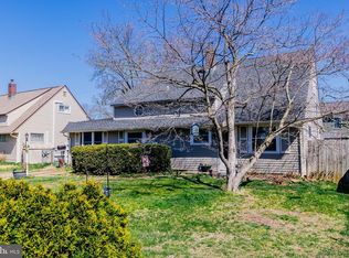 58 Nearwood Ln, Levittown, PA