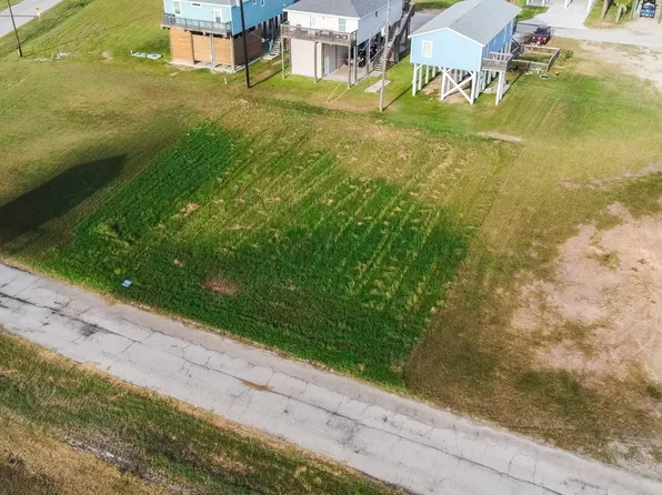 12918 Jean Lafitte Dr, Freeport, TX 77541