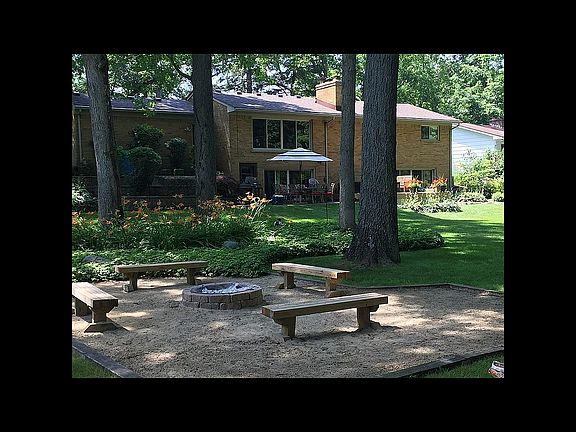 5th image of 1095 Schuyler Dr