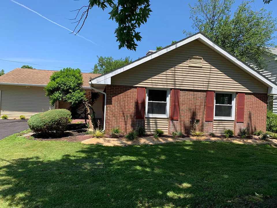 33 Pastoral Ln