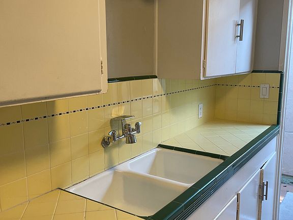 3rd image of 1724 Fern St #1724