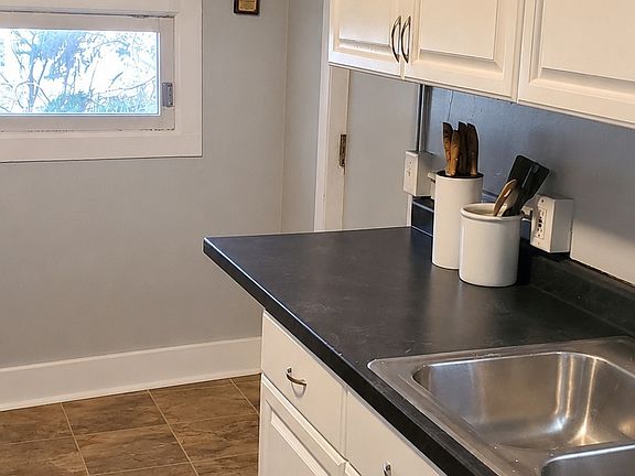 3rd image of 644 Fairview Ave NE #2