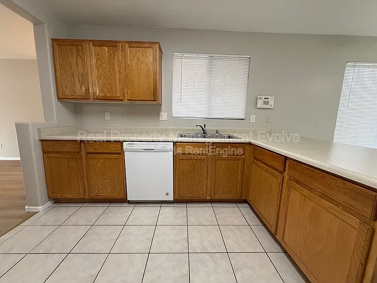 12438 W Hearn Rd — Photo 6