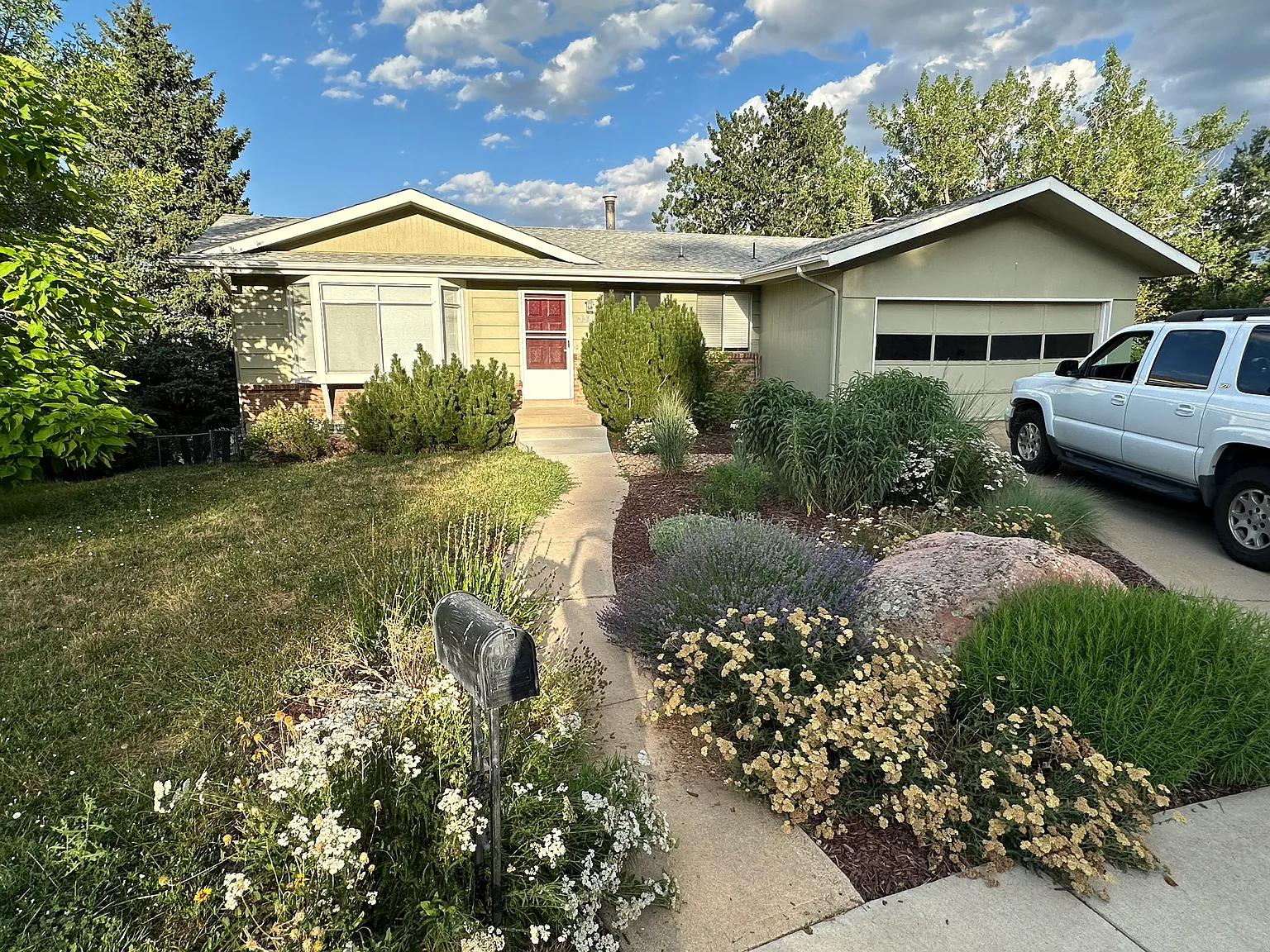 3 bed, 2.5 bath, 2264 sqft, $4,250 — Photo 3