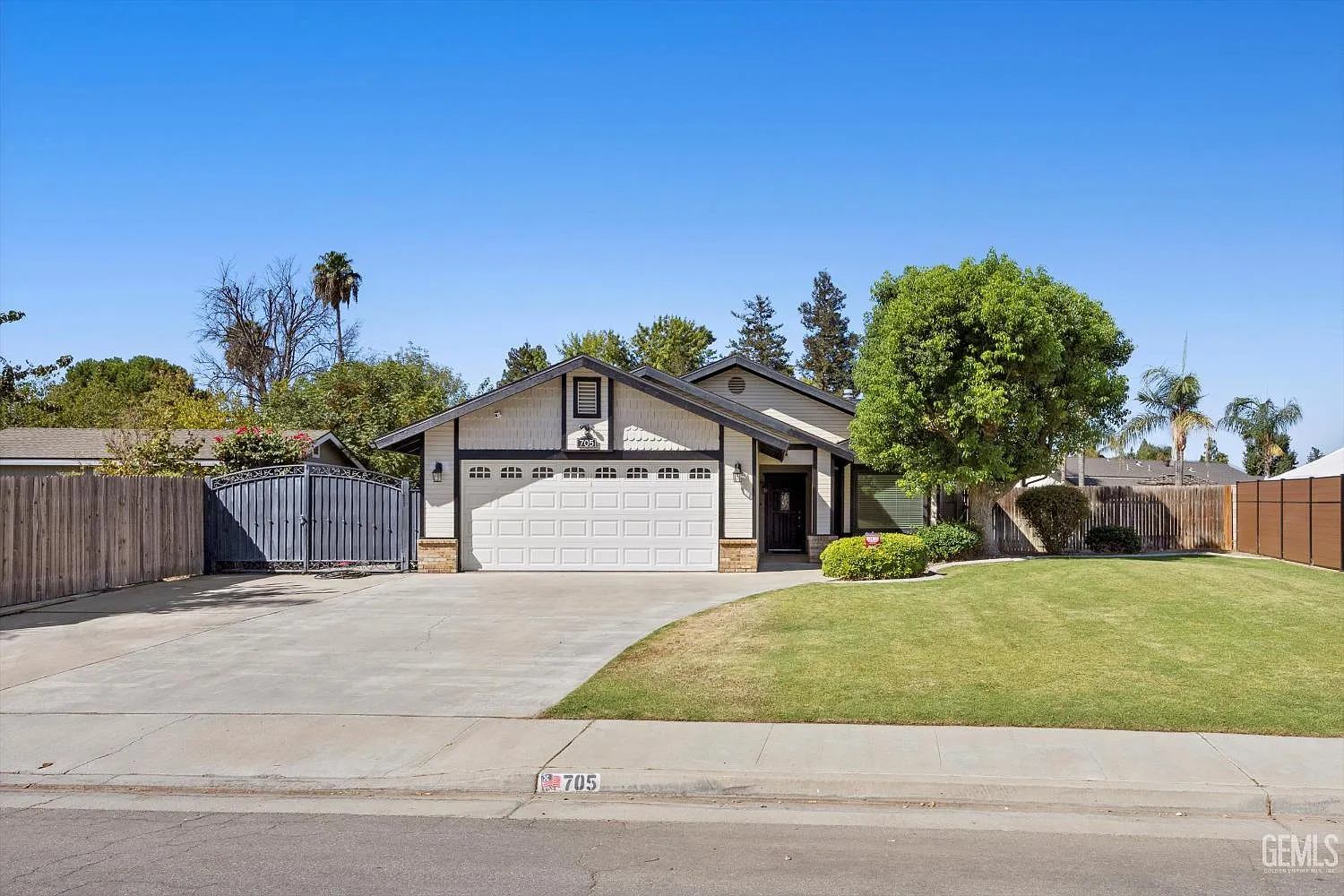 705 Jerlee St photo 1