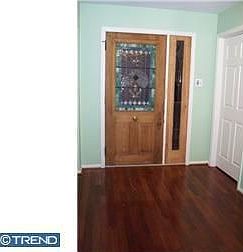 Foyer w/Hardwood Floor