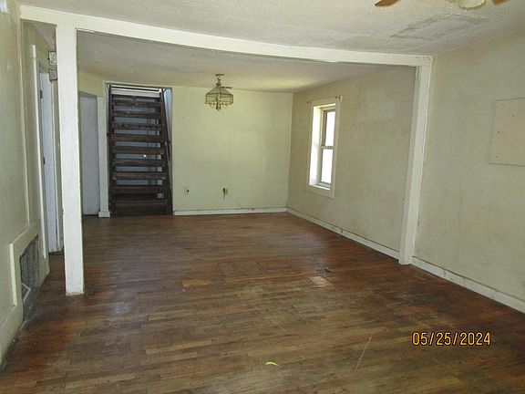 2nd image of 215 N Arthur St