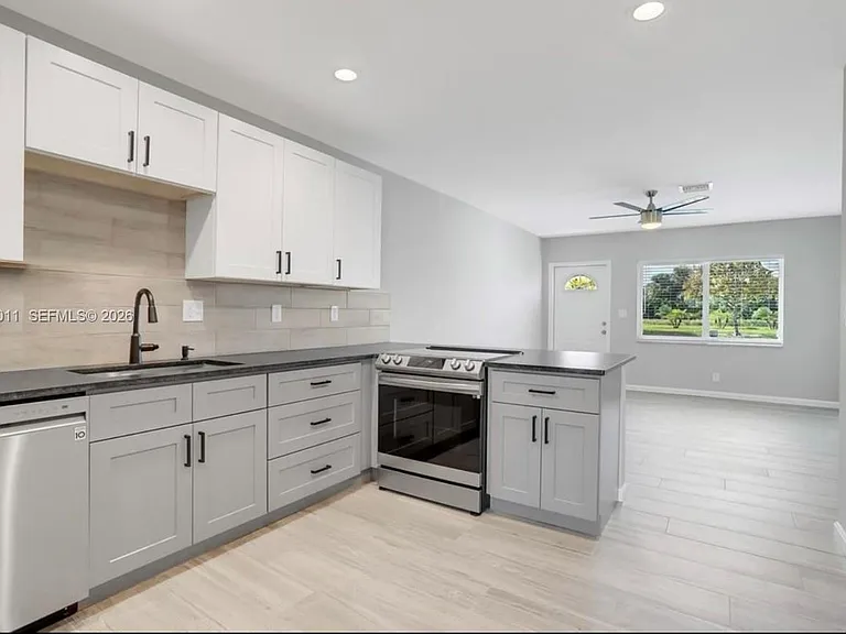 2550 N Dixie Hwy #2570 — Photo 4