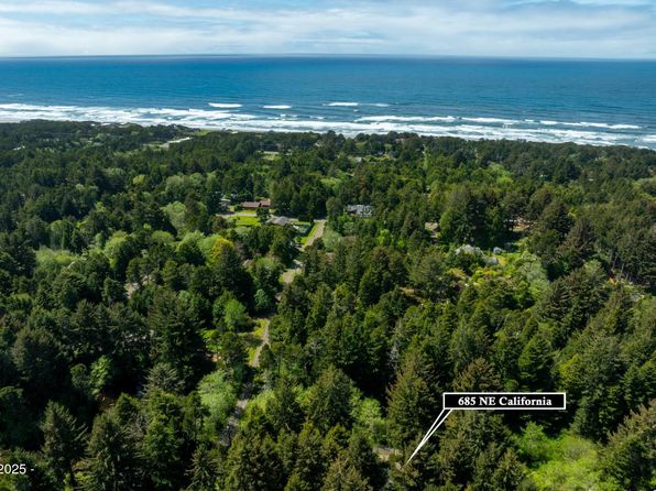 685 NE California St, Yachats, OR 97498