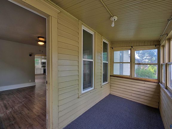 3rd image of 1902 S Spring Ave