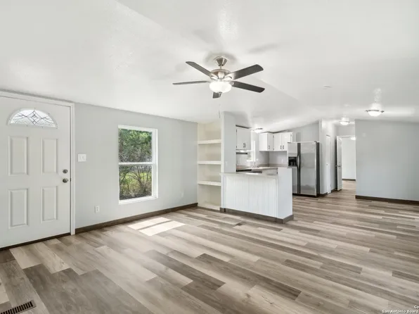 15819 HEIDELBERG, LaCoste, TX 78039