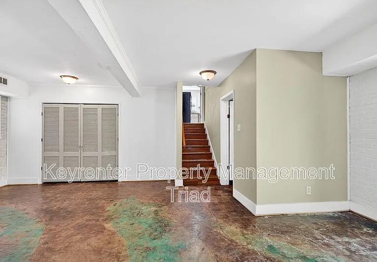 1821 W Meadowview Rd — Photo 17