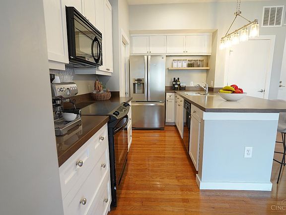 3rd image of 1150 Vine St Unit 25