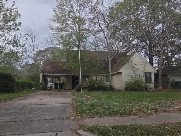 4010 Woodhaven St, Houston, TX 77025