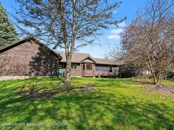 610 Barry Rd, Haslett, MI 48840