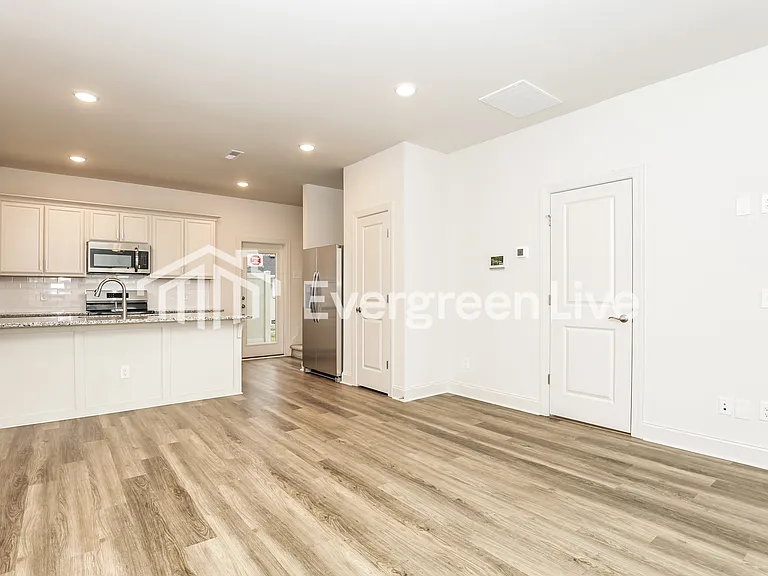 730 Elkins Dr — Photo 7