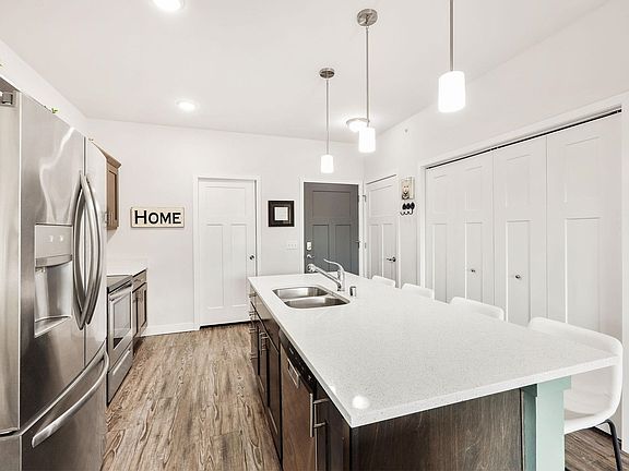 5th image of 1601 N Windsor Ave Unit 301