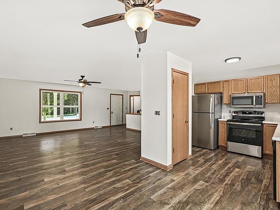 5th image of 585 Ashley AVENUE