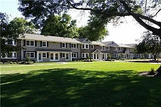 Fairfield Courtyard At Middle Island — Photo 14