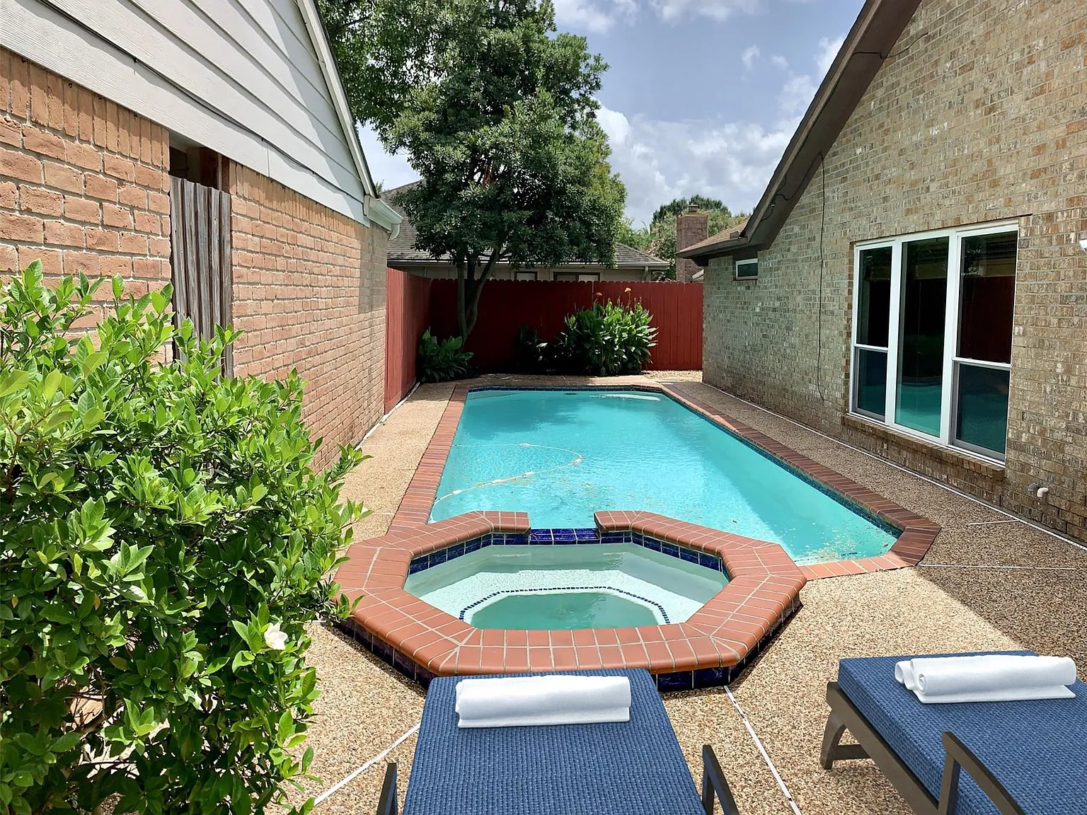 3 bed, 2.5 bath, 2560 sqft, $3,200 — Photo 1