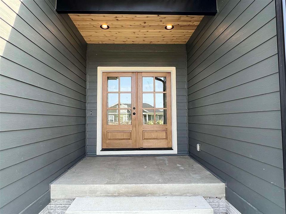 1st image of 707 Lakeview Ct