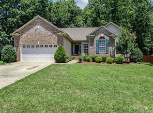 2536 Ashby Woods Dr, Matthews, NC 28105