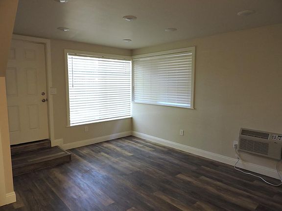 4th image of 2617 H St APT C