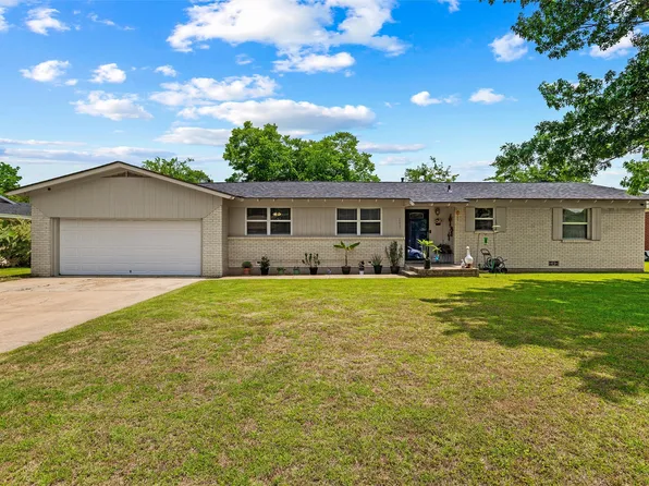 1213 Park Center St, Benbrook, TX 76126