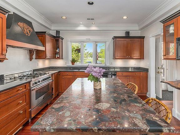 5th image of 690 Fernhurst Ct