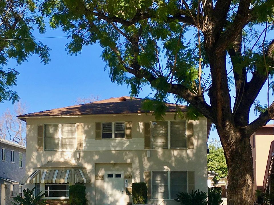 Front of building. The unit with the awning is the unit that is available.