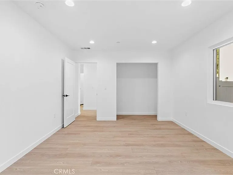 6842 Cedros Ave — Photo 20