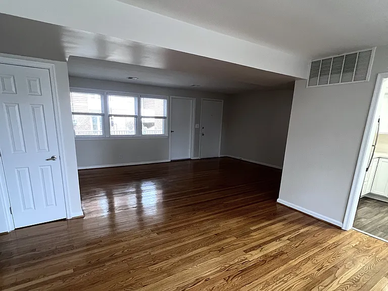 Woodcliffe Manor Apartments — Photo 22