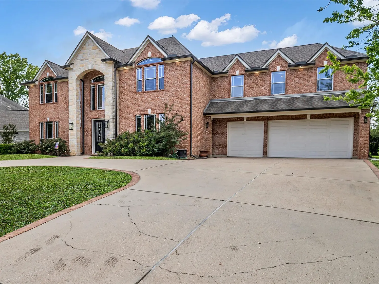 4 bed, 4.5 bath, 4181 sqft, $4,100 — Photo 4