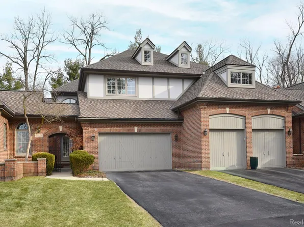 4074 Cranbrook Ct, Bloomfield Hills, MI 48301