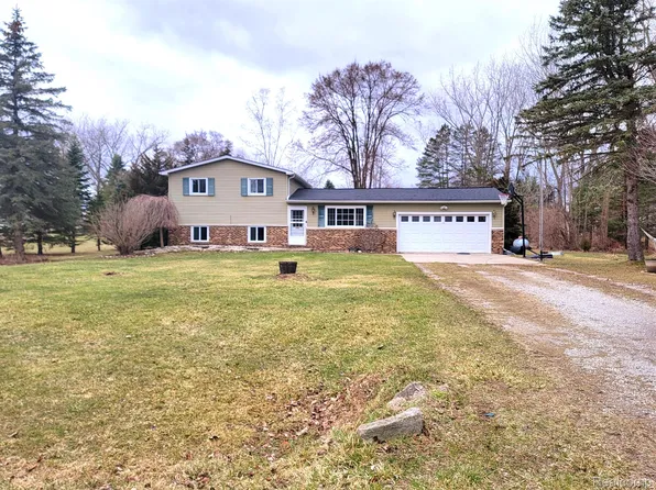 2168 Wagner Dr, Caro, MI 48723