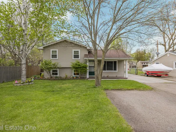 537 Woodbridge Cir, Waterford, MI 48327
