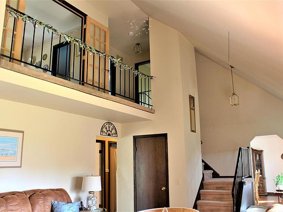 5th image of 512 Pemberton St
