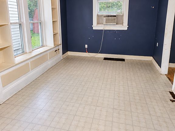 2nd image of 625 La Follette St