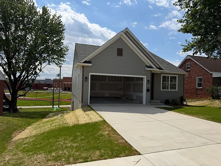 520 S Pine St — Photo 45